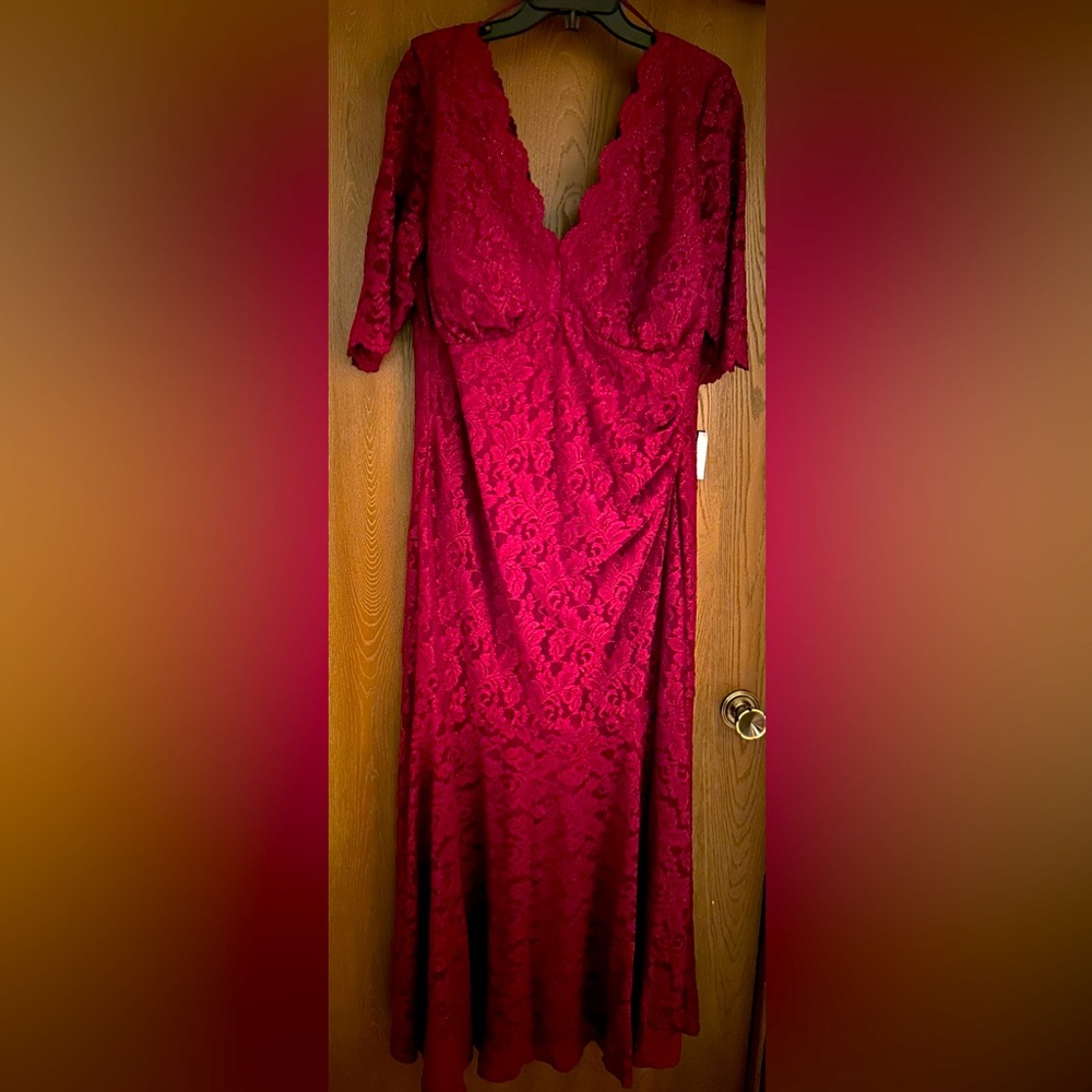 16W brand new never worn. Color is merlot